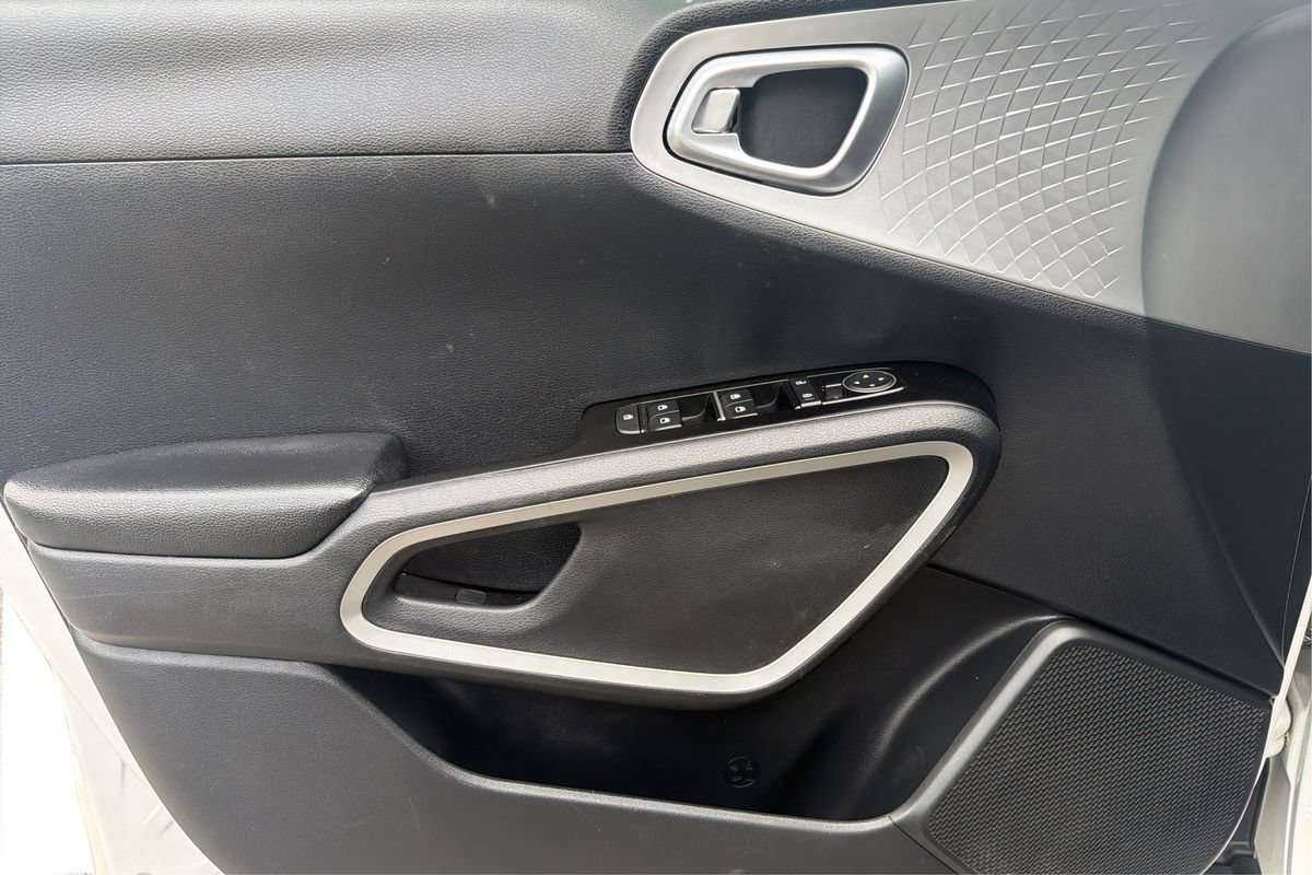 Used 2021 Kia Soul LX FWD image 18