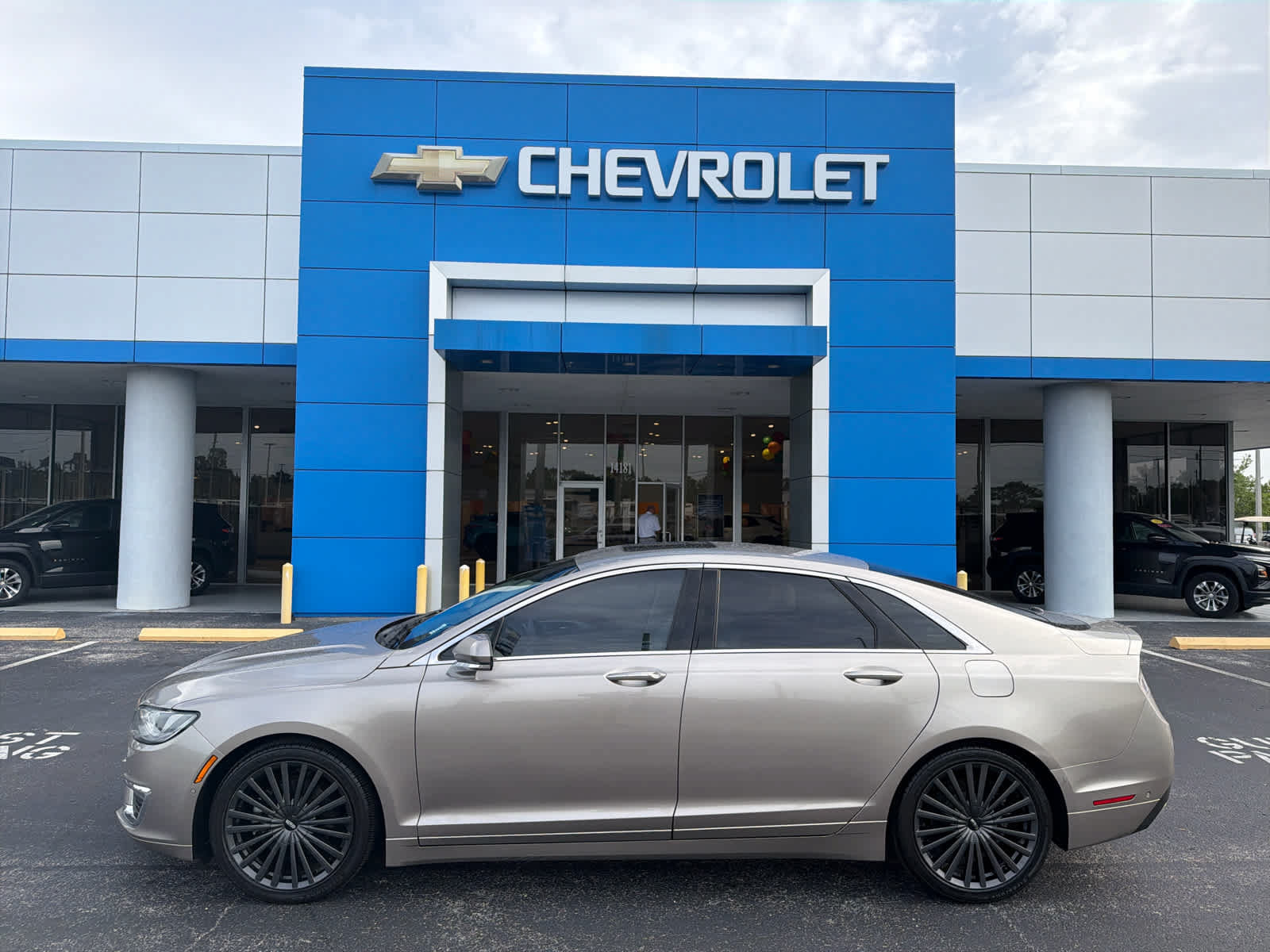 Used 2018 Lincoln MKZ Reserve w/ Technology Package FWD image 2