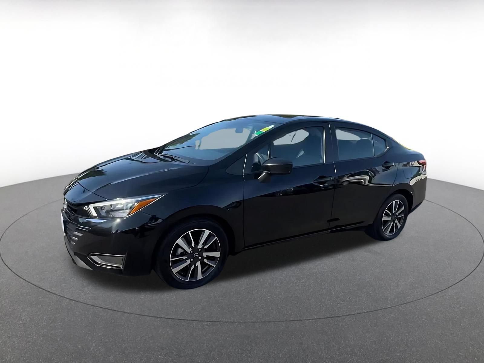 Used 2025 Nissan Versa SV FWD image 8