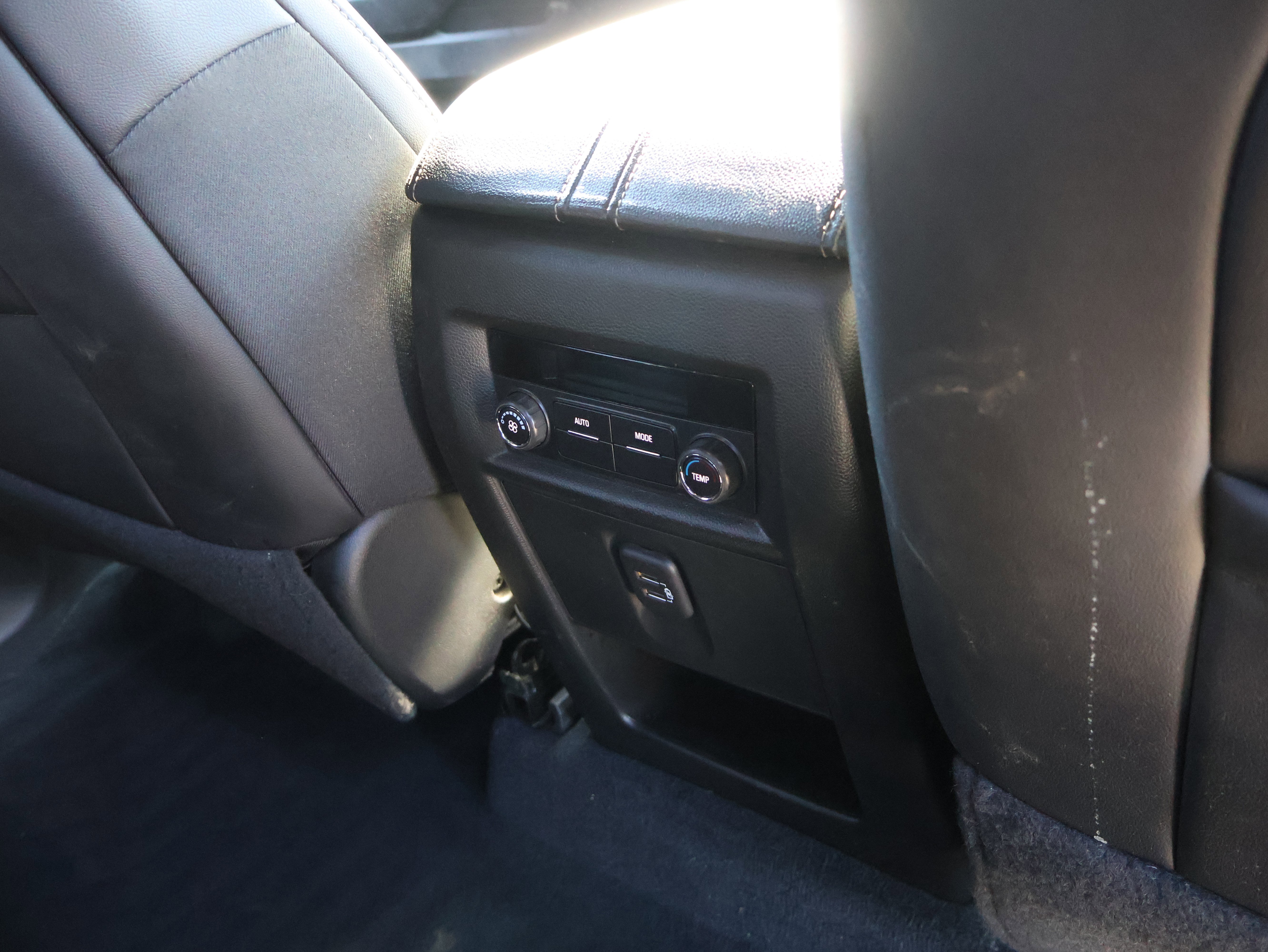 Used 2023 Chevrolet Traverse LT image 15