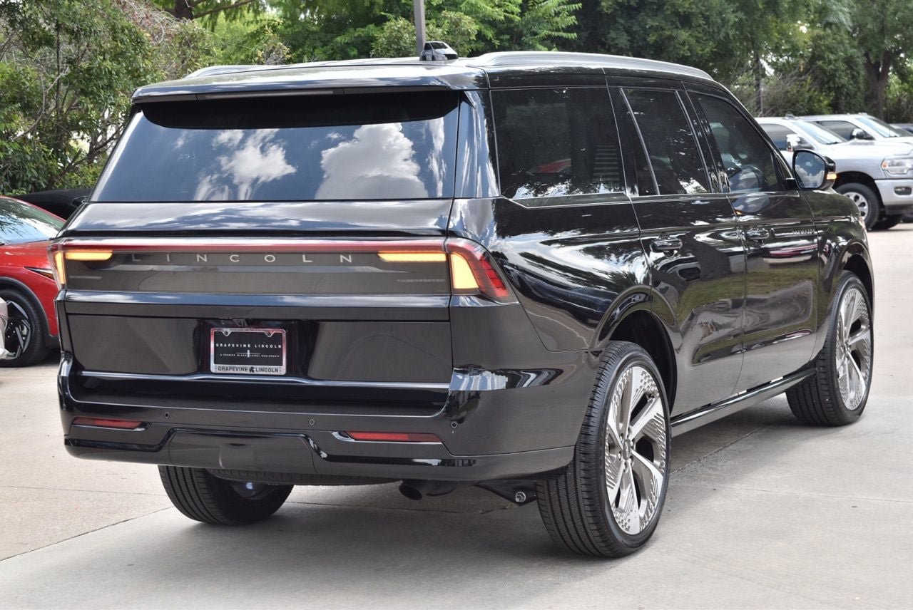 New 2026 Lincoln Navigator Black Label AWD/4WD image 7