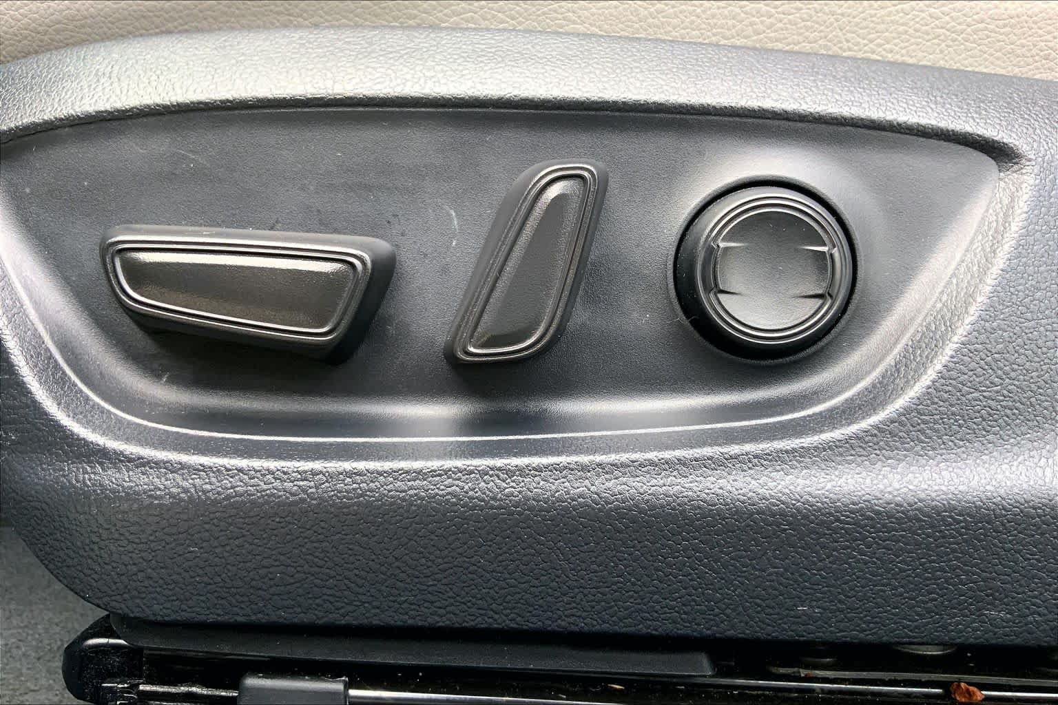 Used 2023 Toyota Camry XLE FWD image 34