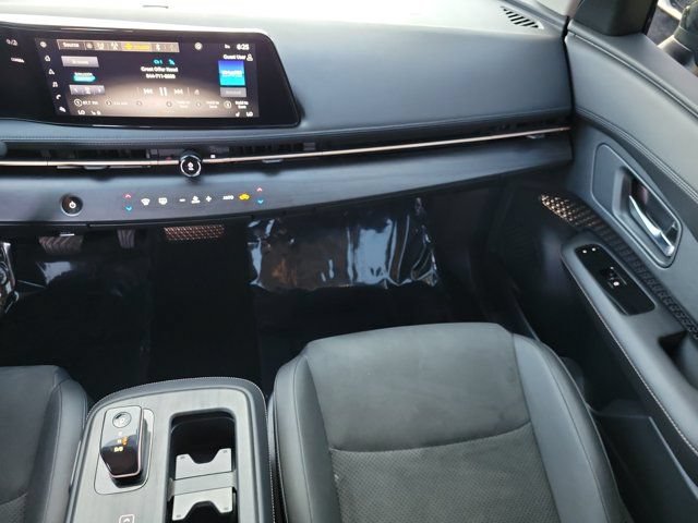 Used 2024 Nissan Ariya AWD image 15