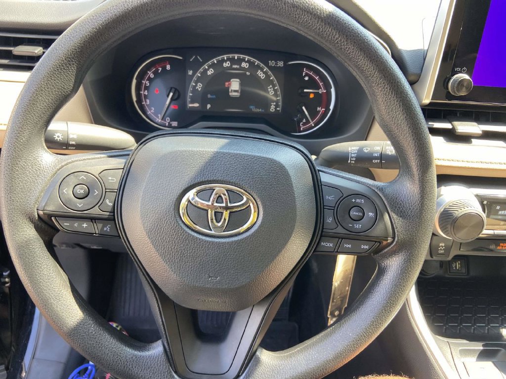 Used 2025 Toyota RAV4 LE FWD image 38