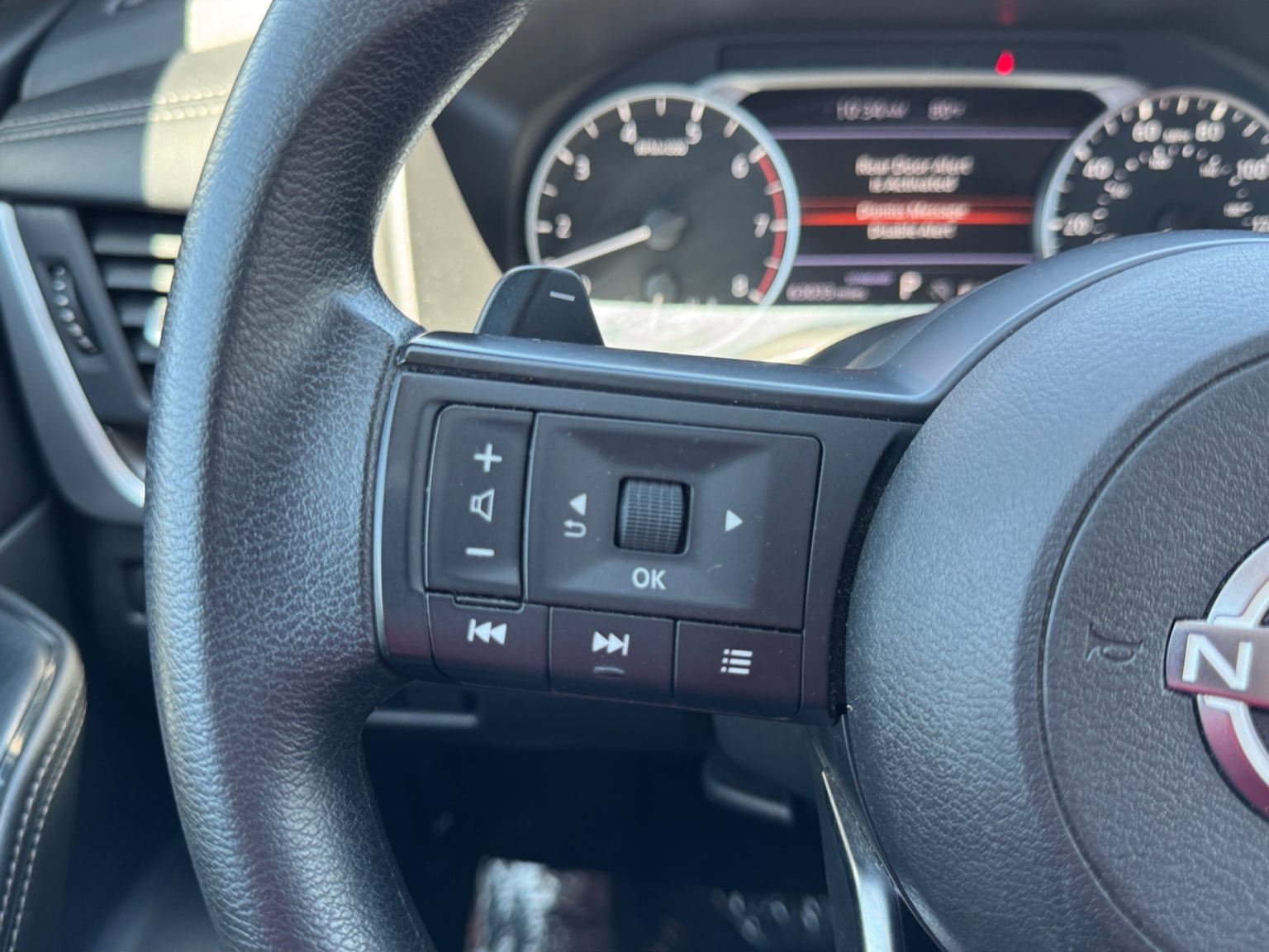 Used 2024 Nissan Rogue SV FWD image 22