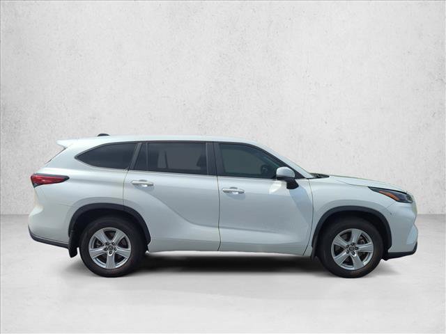 Used 2023 Toyota Highlander L AWD/4WD image 4