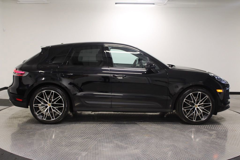 Certified 2025 Porsche Macan AWD/4WD image 8