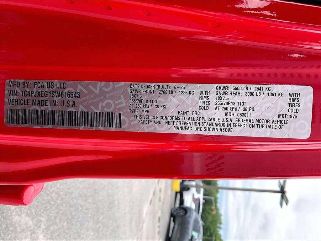 Used 2025 Jeep Wrangler Unlimited Sahara AWD/4WD image 32