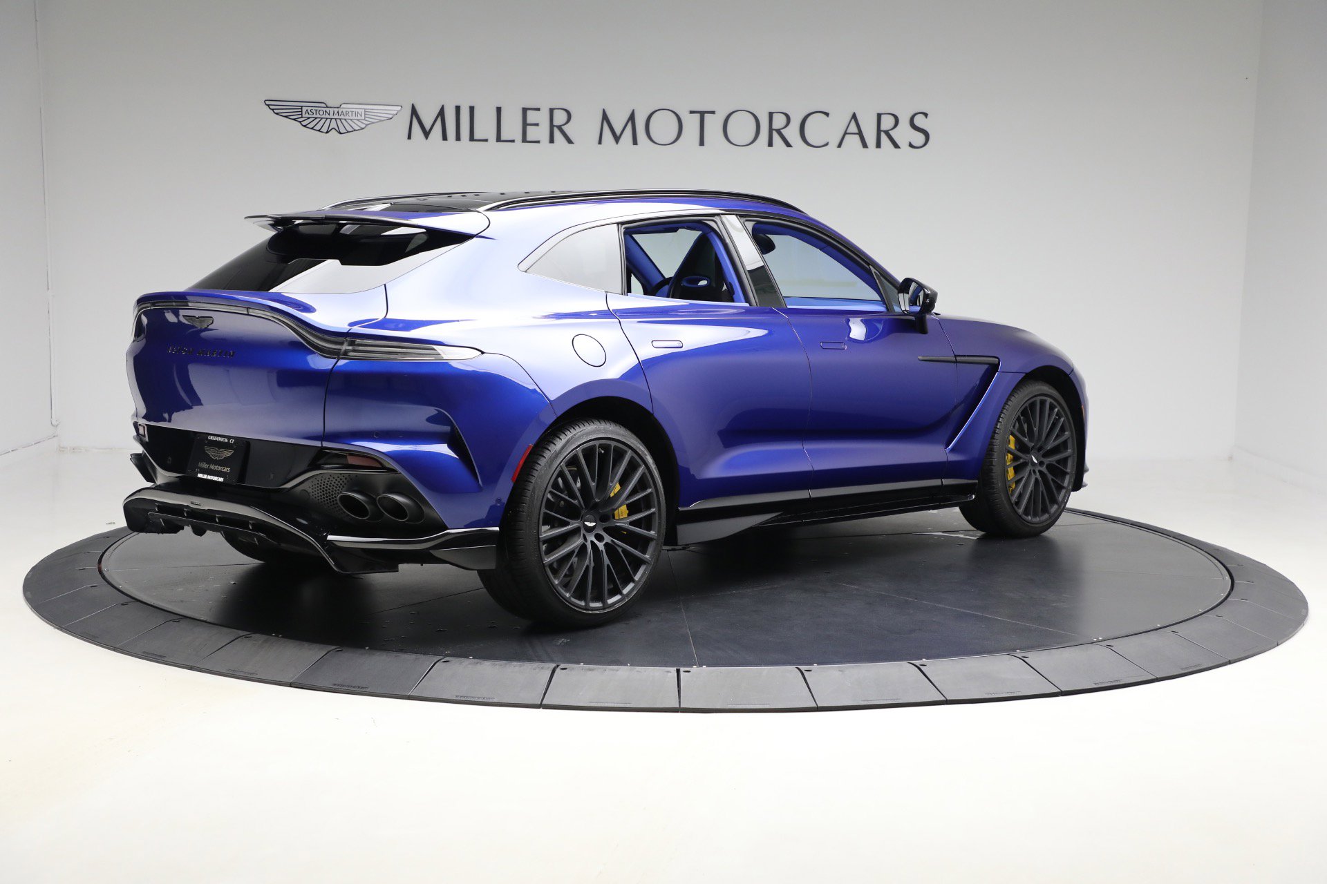 Used 2024 Aston Martin DBX 707 image 8