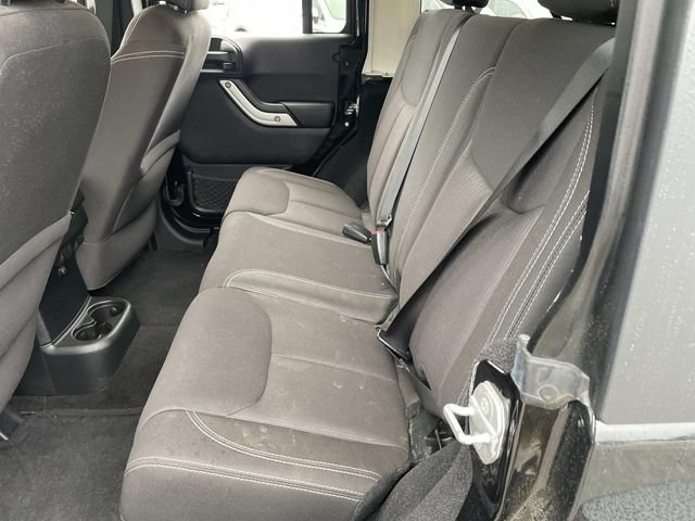 Used 2015 Jeep Wrangler Unlimited Sahara w/ Connectivity Group AWD/4WD image 15