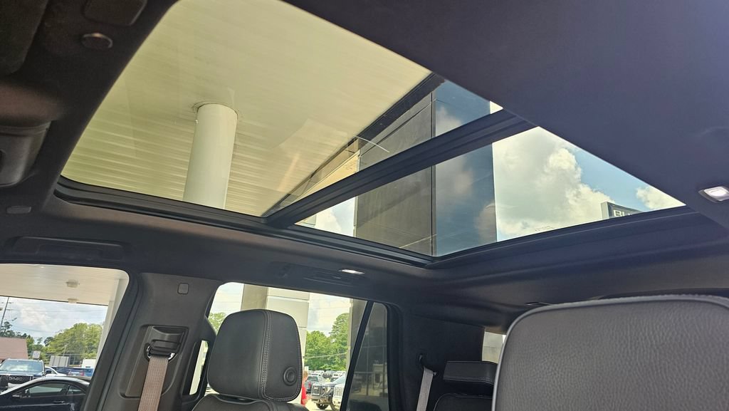 Used 2023 GMC Yukon Denali RWD image 13