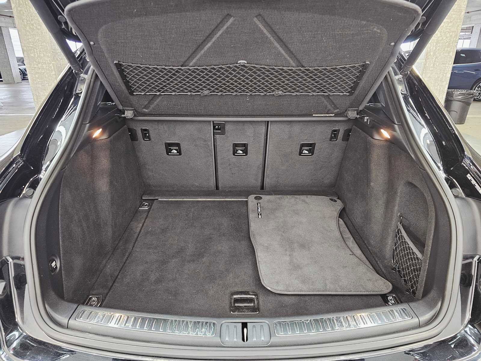 Used 2016 Porsche Macan Turbo w/ Premium Package Plus image 28