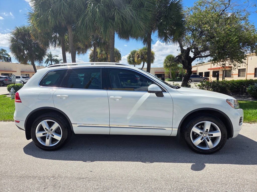 Used 2014 Volkswagen Touareg TDI AWD/4WD image 6