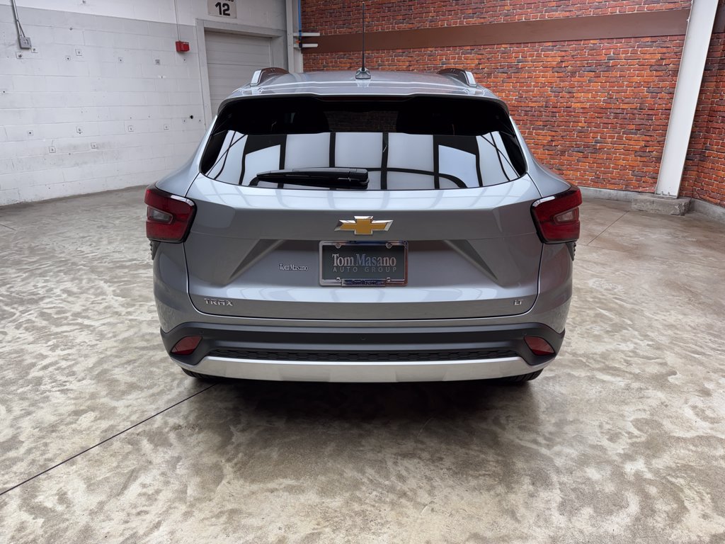 Used 2025 Chevrolet Trax LT w/ Driver Confidence Package FWD image 3