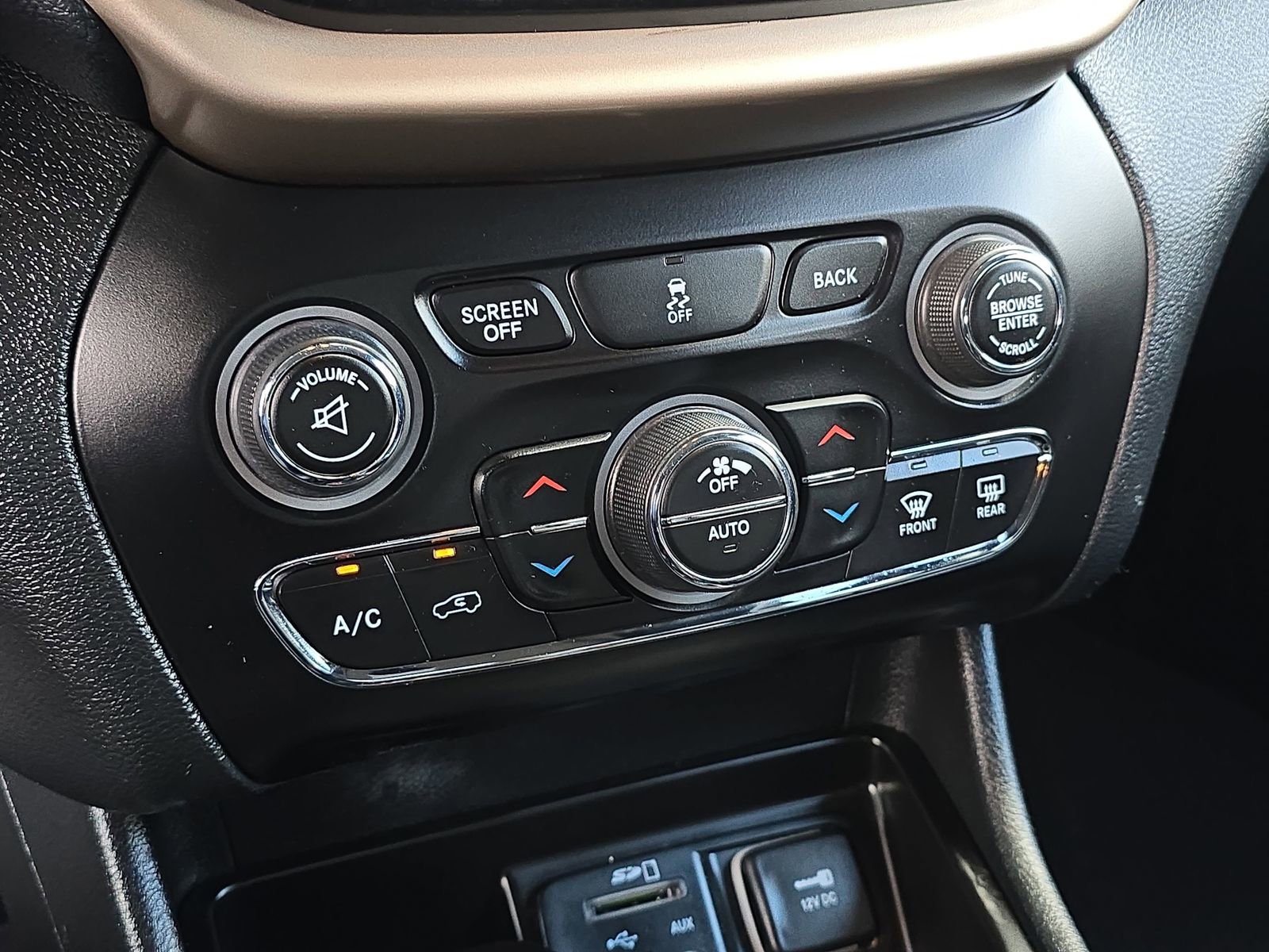 Used 2014 Jeep Cherokee Limited w/ Trailer Tow Group AWD/4WD image 26