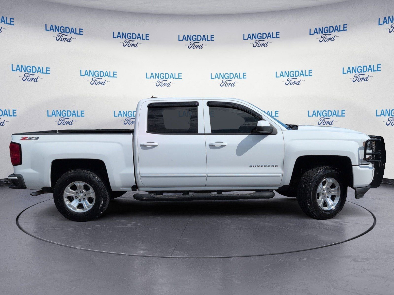 Used 2017 Chevrolet Silverado 1500 LT w/ All Star Edition AWD/4WD image 4