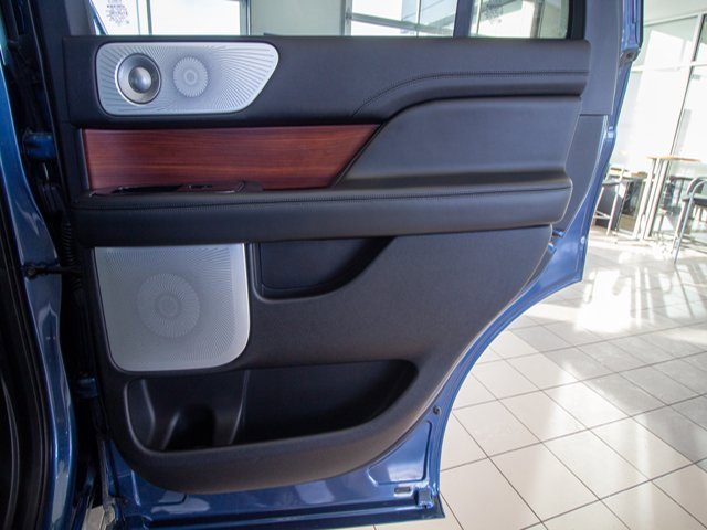 Used 2018 Lincoln Navigator Reserve w/ Technology Package image 11