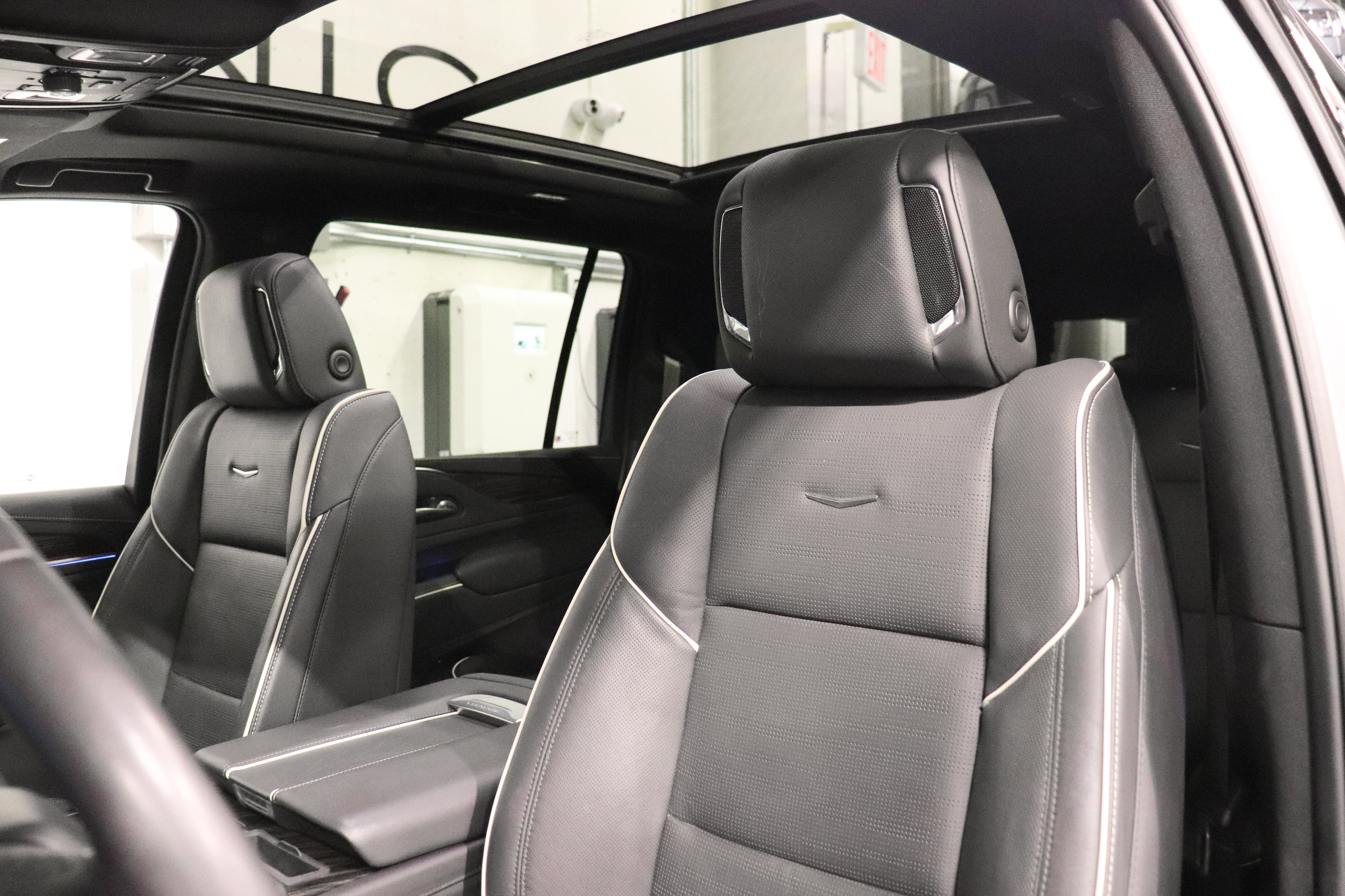 Used 2023 Cadillac Escalade ESV Premium Luxury AWD/4WD image 14
