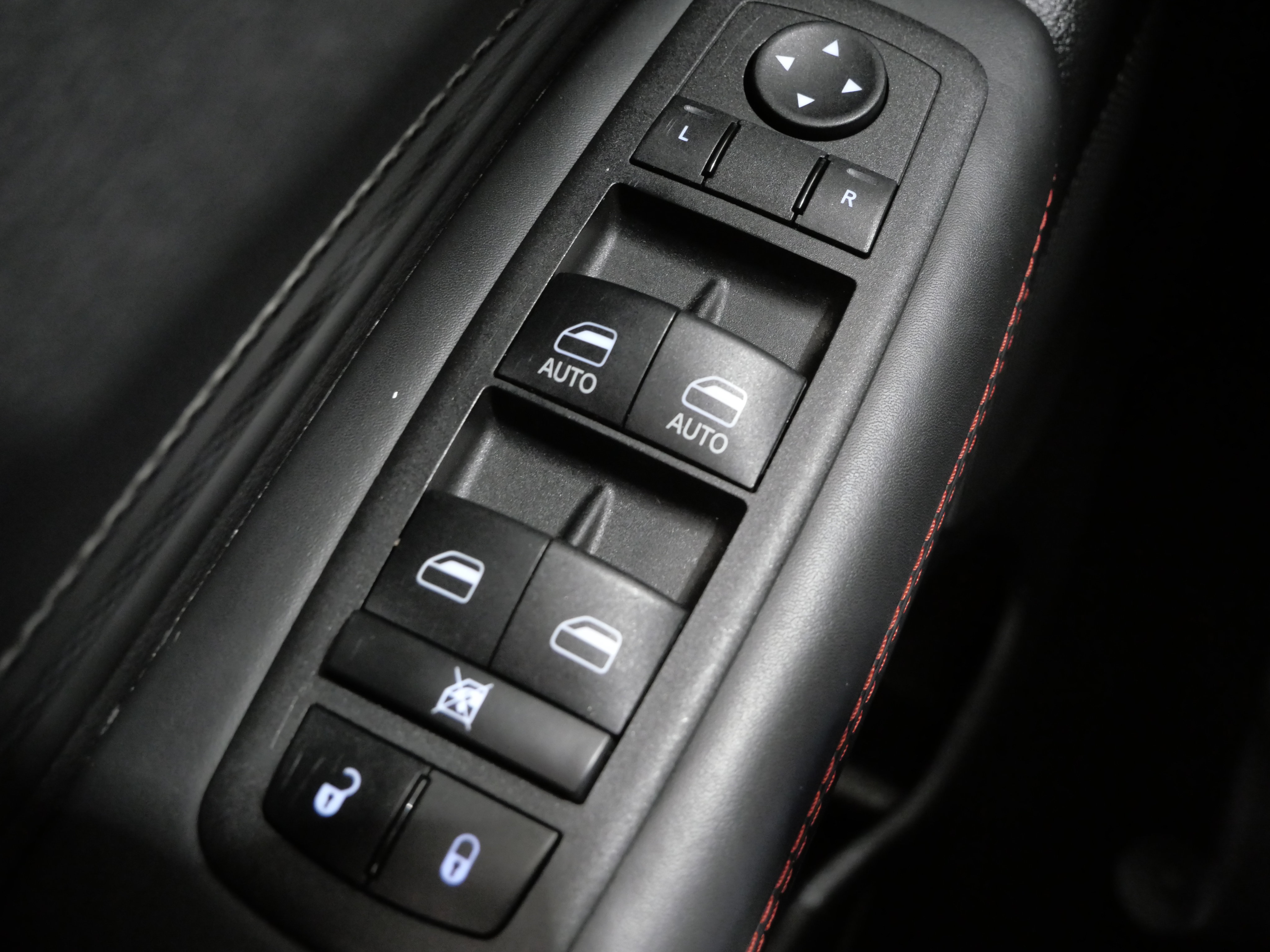 Used 2023 Dodge Durango R/T w/ Tow 'N Go Package AWD/4WD image 13