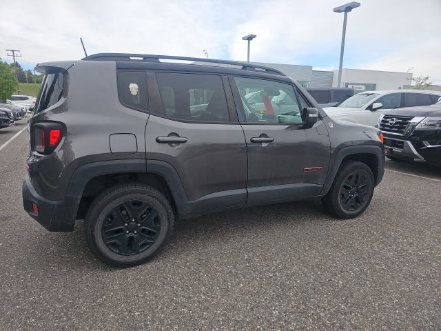 Used 2018 Jeep Renegade Trailhawk w/ Cold Weather Group II AWD/4WD image 4