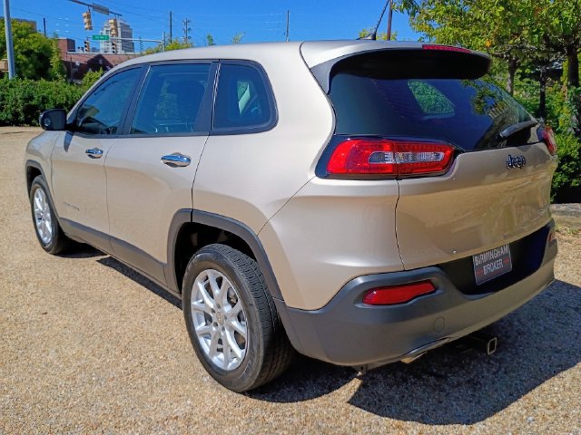 Used 2014 Jeep Cherokee Sport FWD image 8