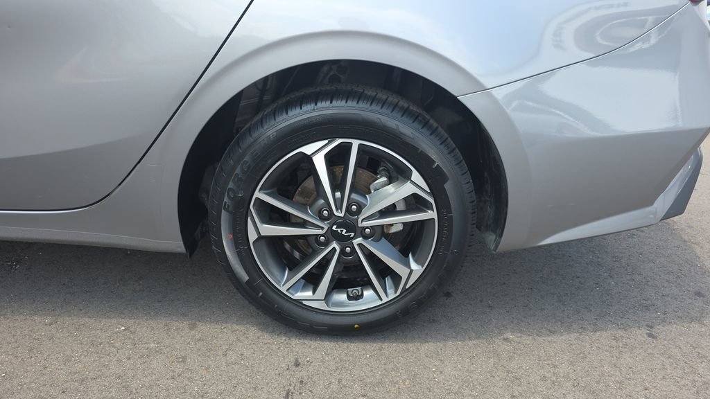 Used 2024 Kia Forte LXS FWD image 9