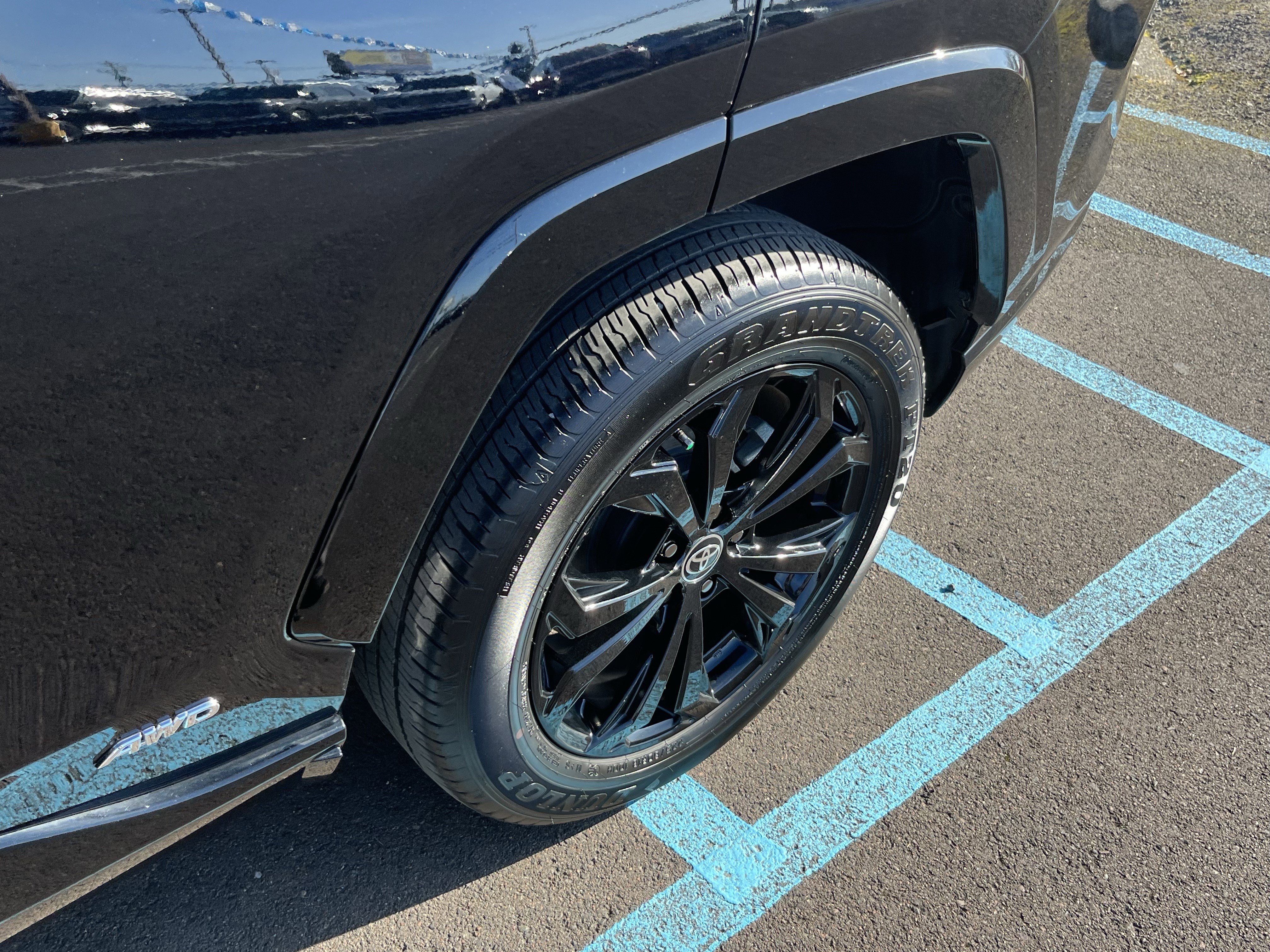 Used 2023 Toyota RAV4 SE w/ SE Grade Weather Package image 25