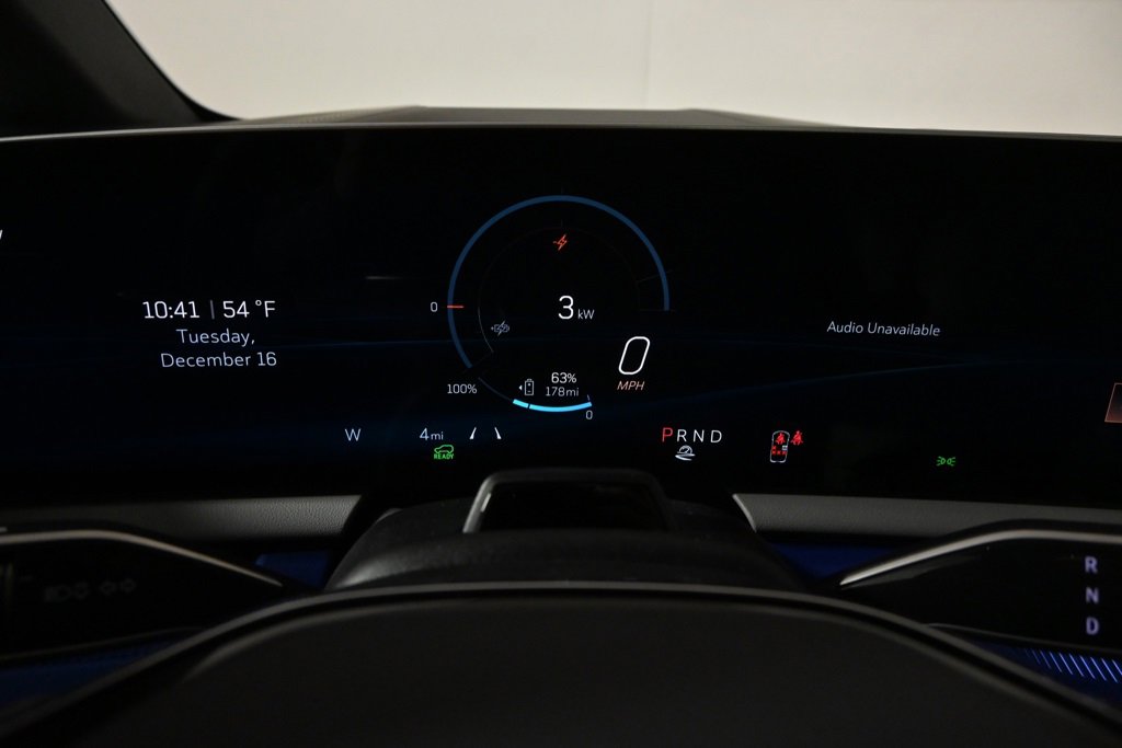 New 2026 Cadillac Optiq Luxury 2 image 25