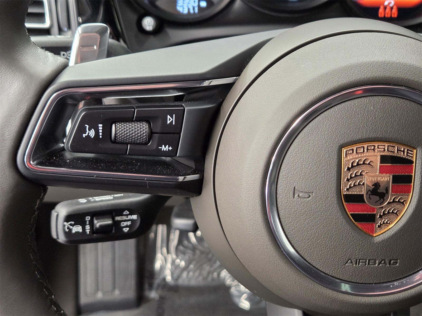 Certified 2025 Porsche Macan image 18