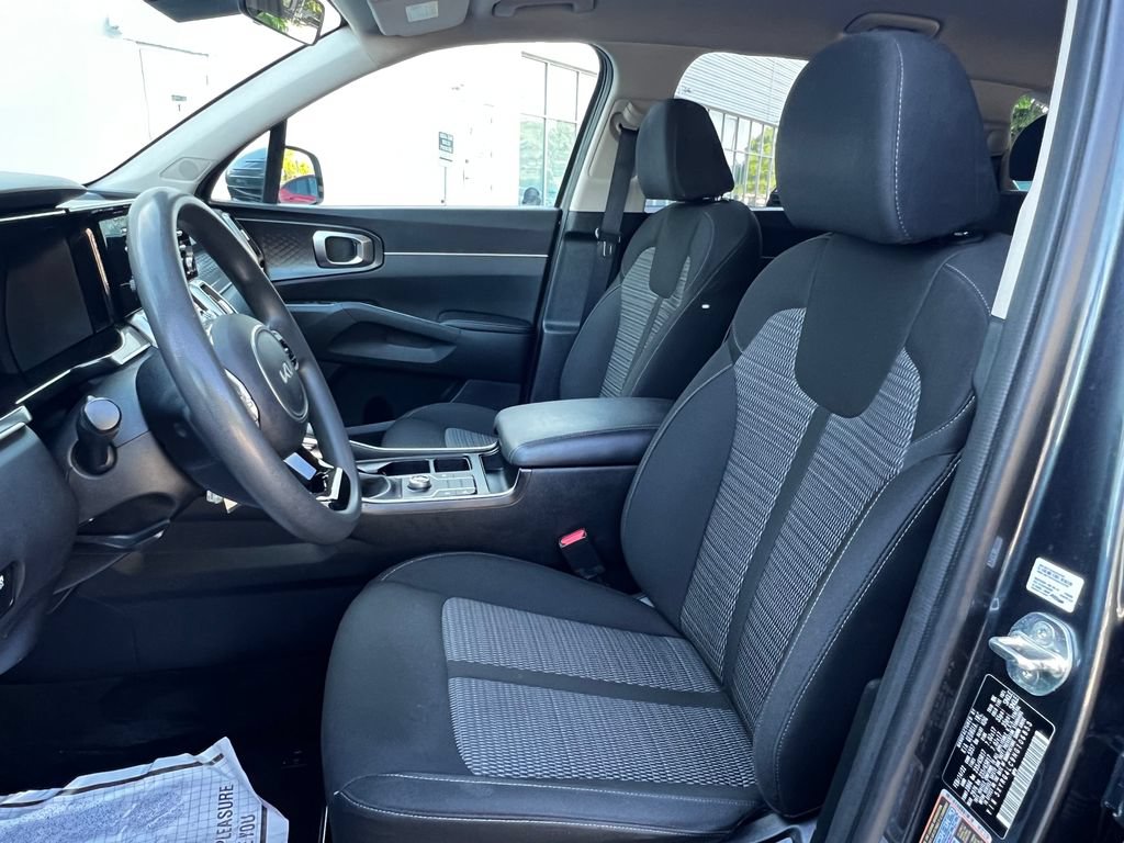 Used 2022 Kia Sorento LX FWD image 9