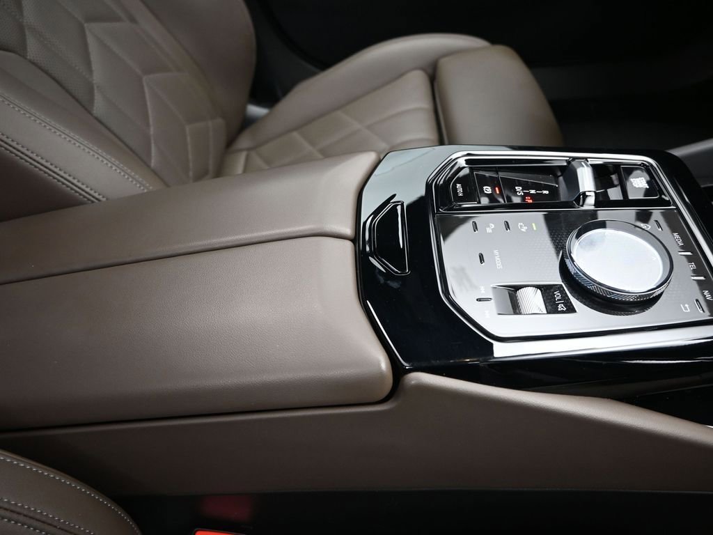 Certified 2025 BMW 530i xDrive image 27