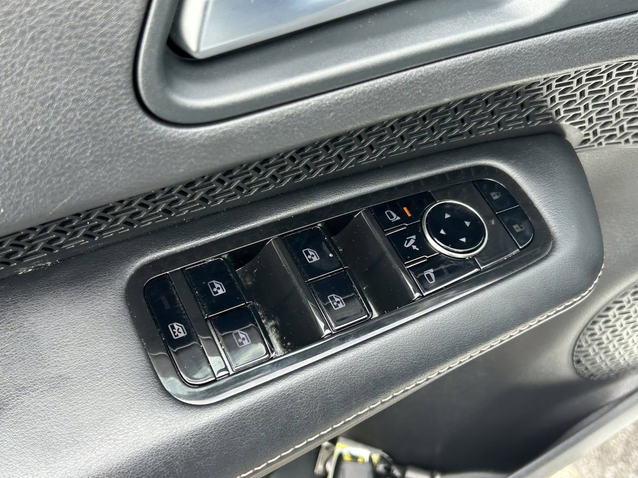 Certified 2025 Nissan Ariya FWD image 29