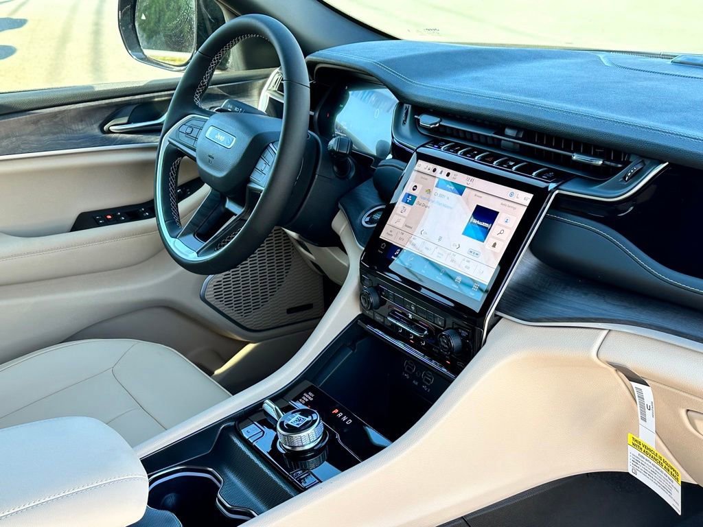 Used 2024 Jeep Grand Cherokee Limited 4xe w/ MOPAR Finishing Package AWD/4WD image 4