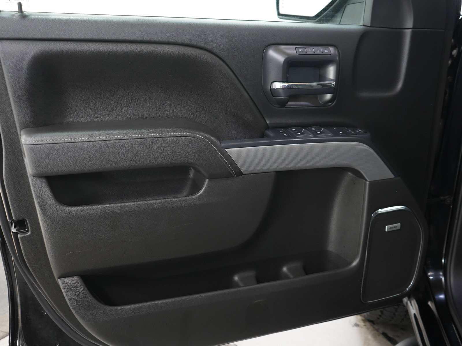 Used 2016 Chevrolet Silverado 1500 LTZ Z71 w/ LTZ Plus Package AWD/4WD image 21