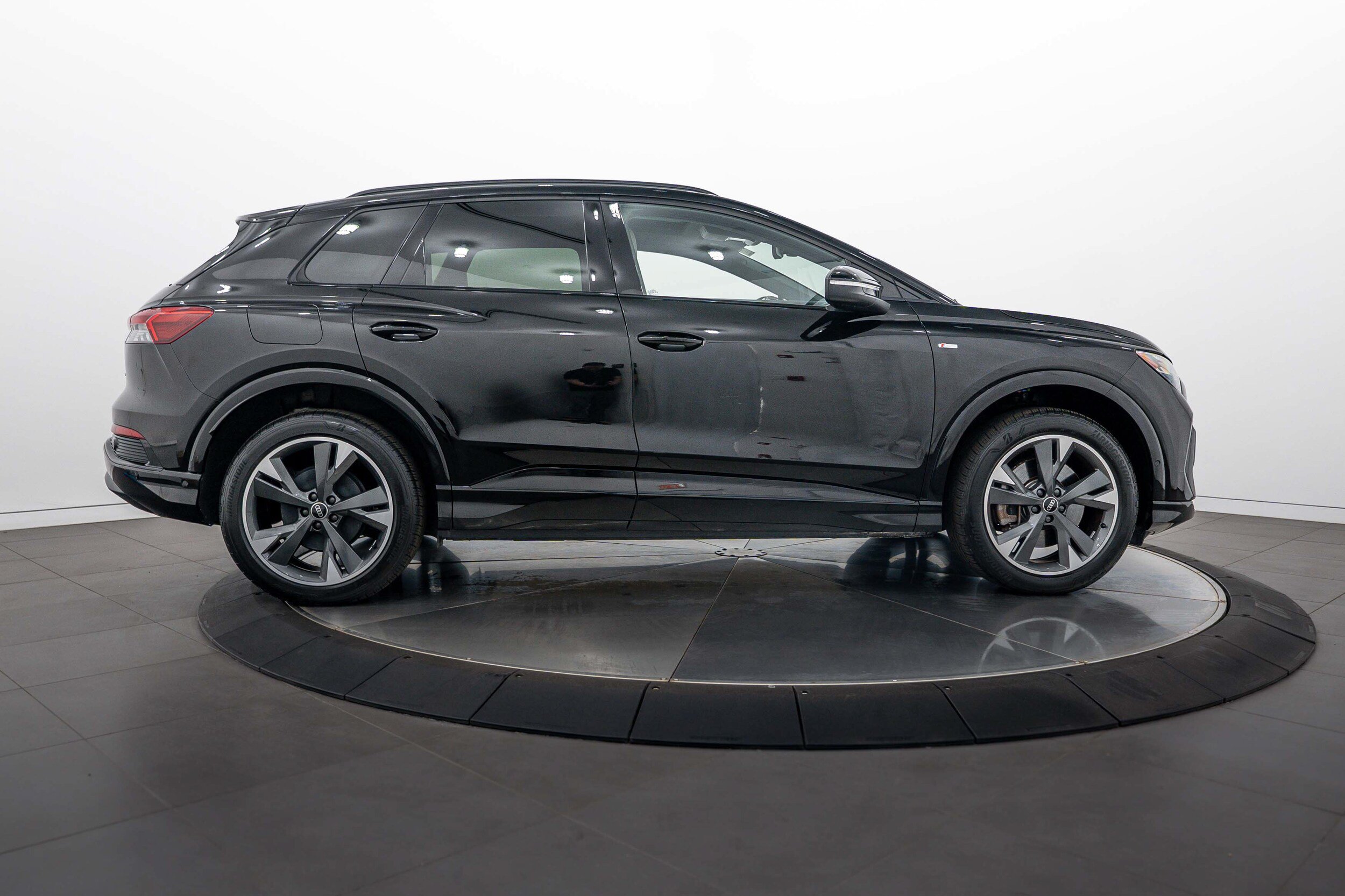 Certified 2023 Audi Q4 e-tron Prestige AWD/4WD image 3