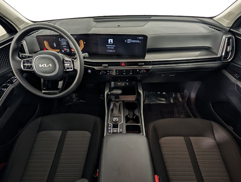 Used 2025 Kia Sorento LX image 14
