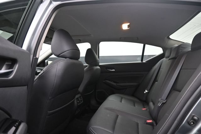 Used 2020 Nissan Altima 2.0 Platinum FWD image 11