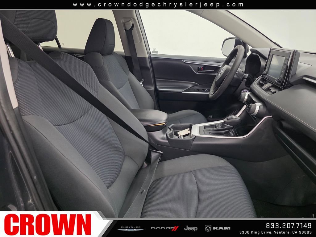Used 2020 Toyota RAV4 LE w/ Carpet Mat Package FWD image 10