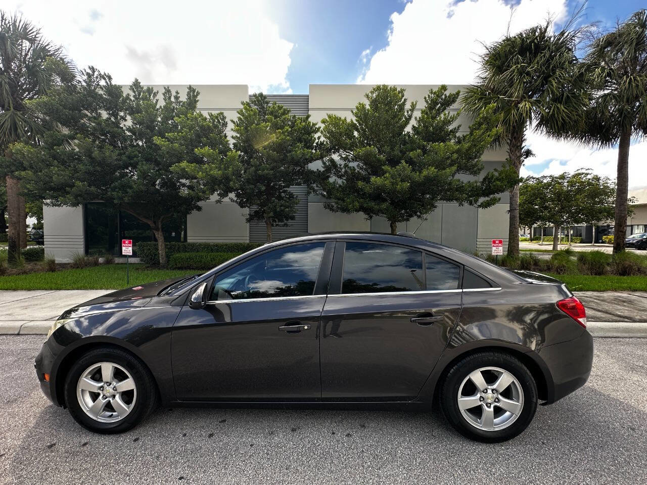 Used 2016 Chevrolet Cruze LT w/ Enhanced Safety Package image 4