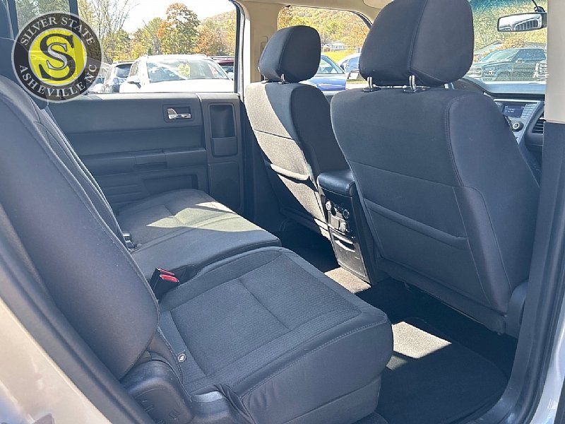 Used 2019 Ford Flex SE image 18