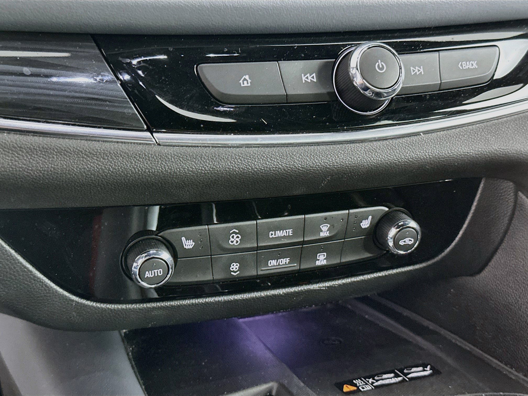 Used 2022 Buick Enclave Essence FWD image 24