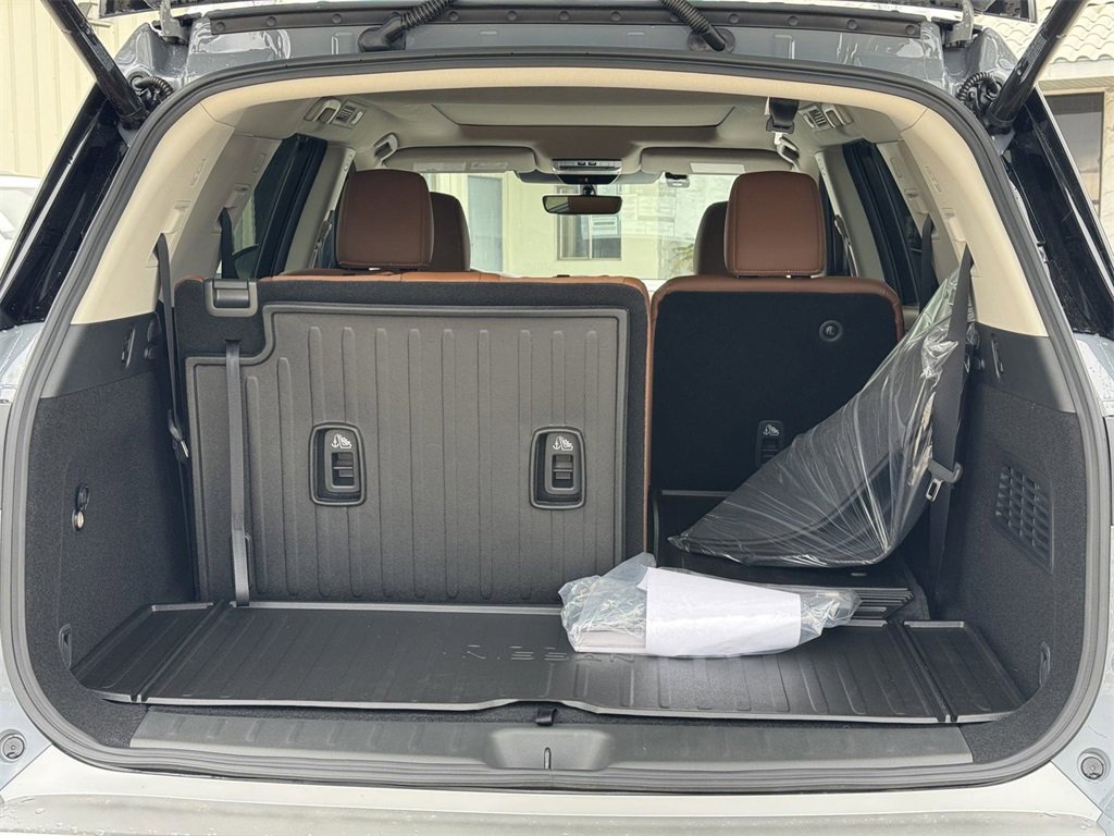 New 2025 Nissan Pathfinder Platinum w/ Lighting Package (N93) image 10