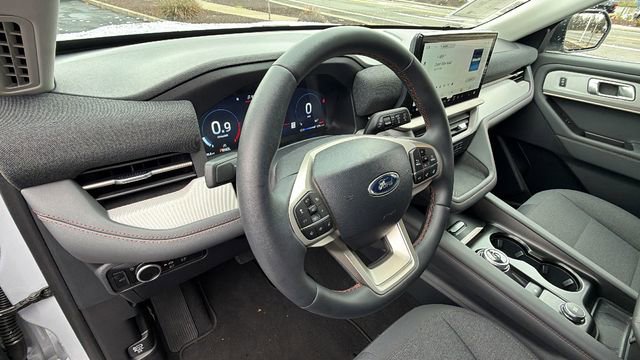 Used 2025 Ford Explorer Active image 32