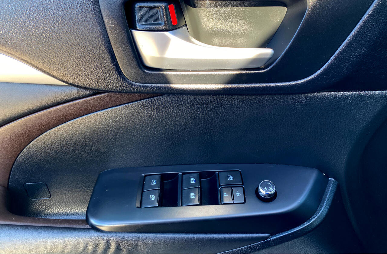 Used 2015 Toyota Highlander XLE image 16