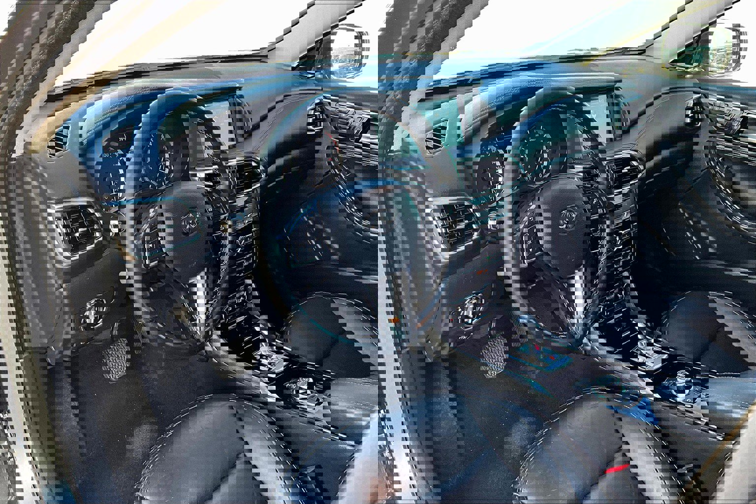 Used 2017 INFINITI QX30 Premium w/ Navigation Package image 12