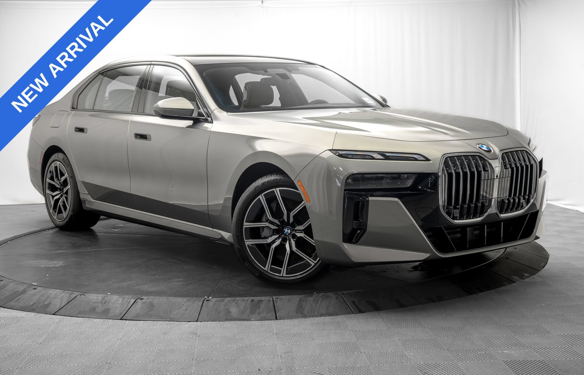 Used 2023 BMW 740i RWD image 10