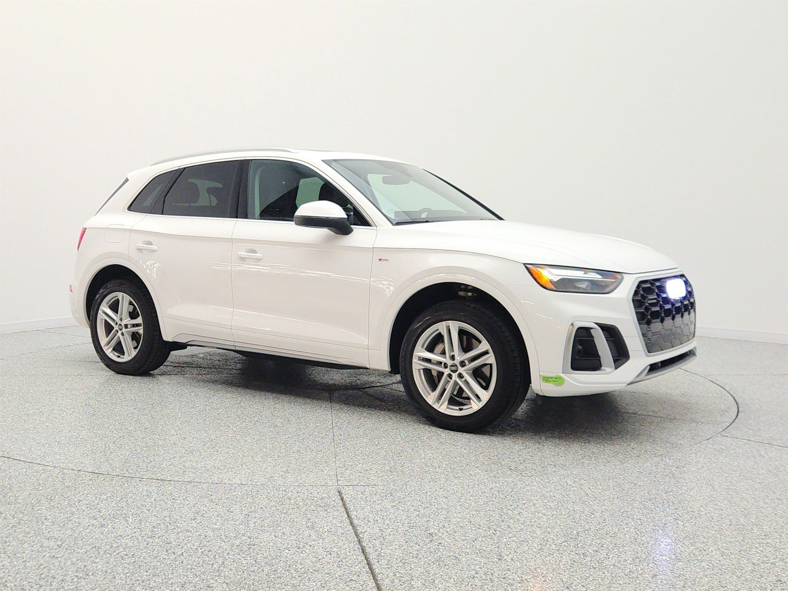 Used 2023 Audi Q5 e Premium Plus w/ Premium Plus Package AWD/4WD image 3