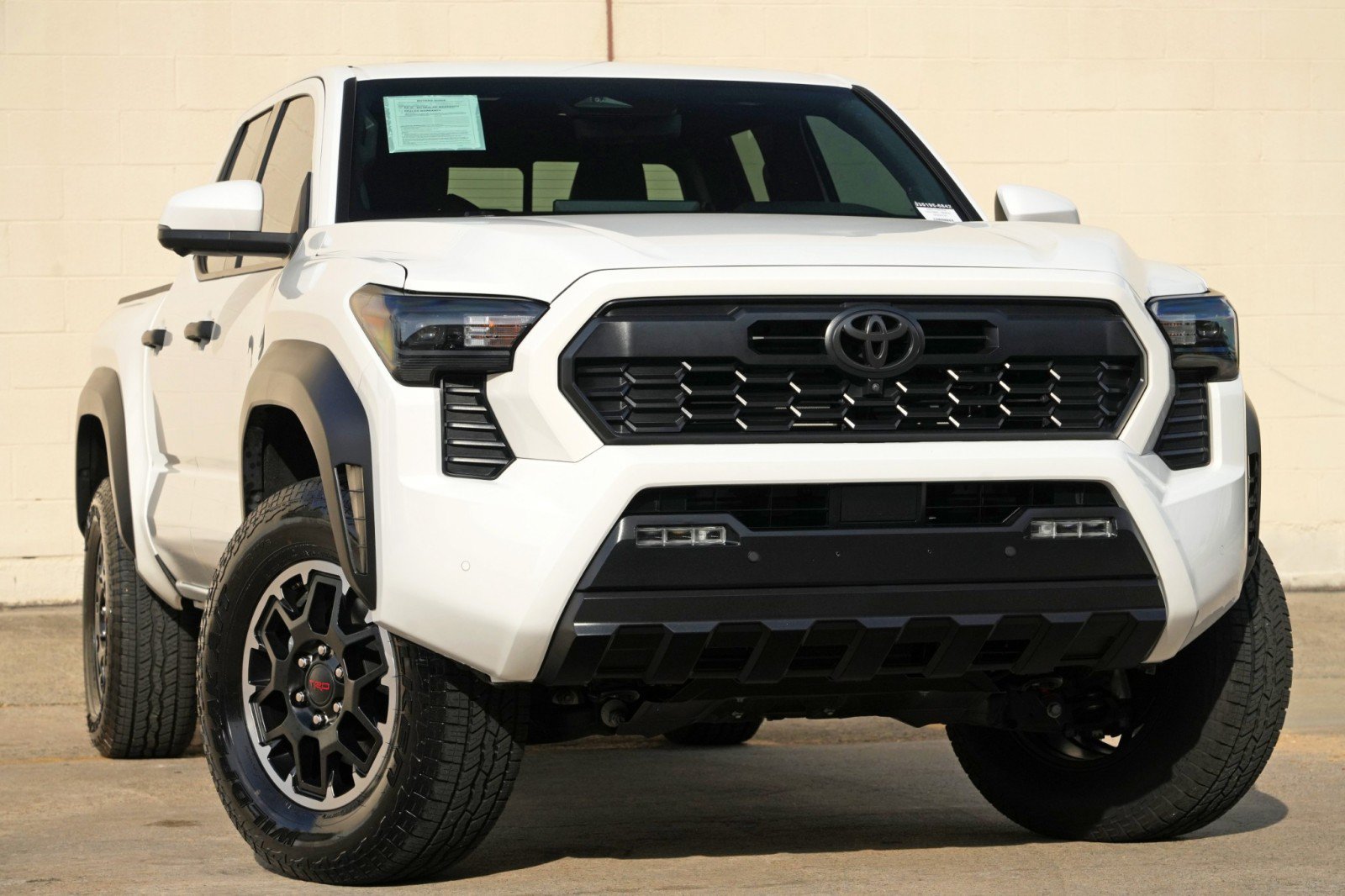 Used 2025 Toyota Tacoma TRD Off-Road w/ TRD Off Road Premium Package AWD/4WD image 4