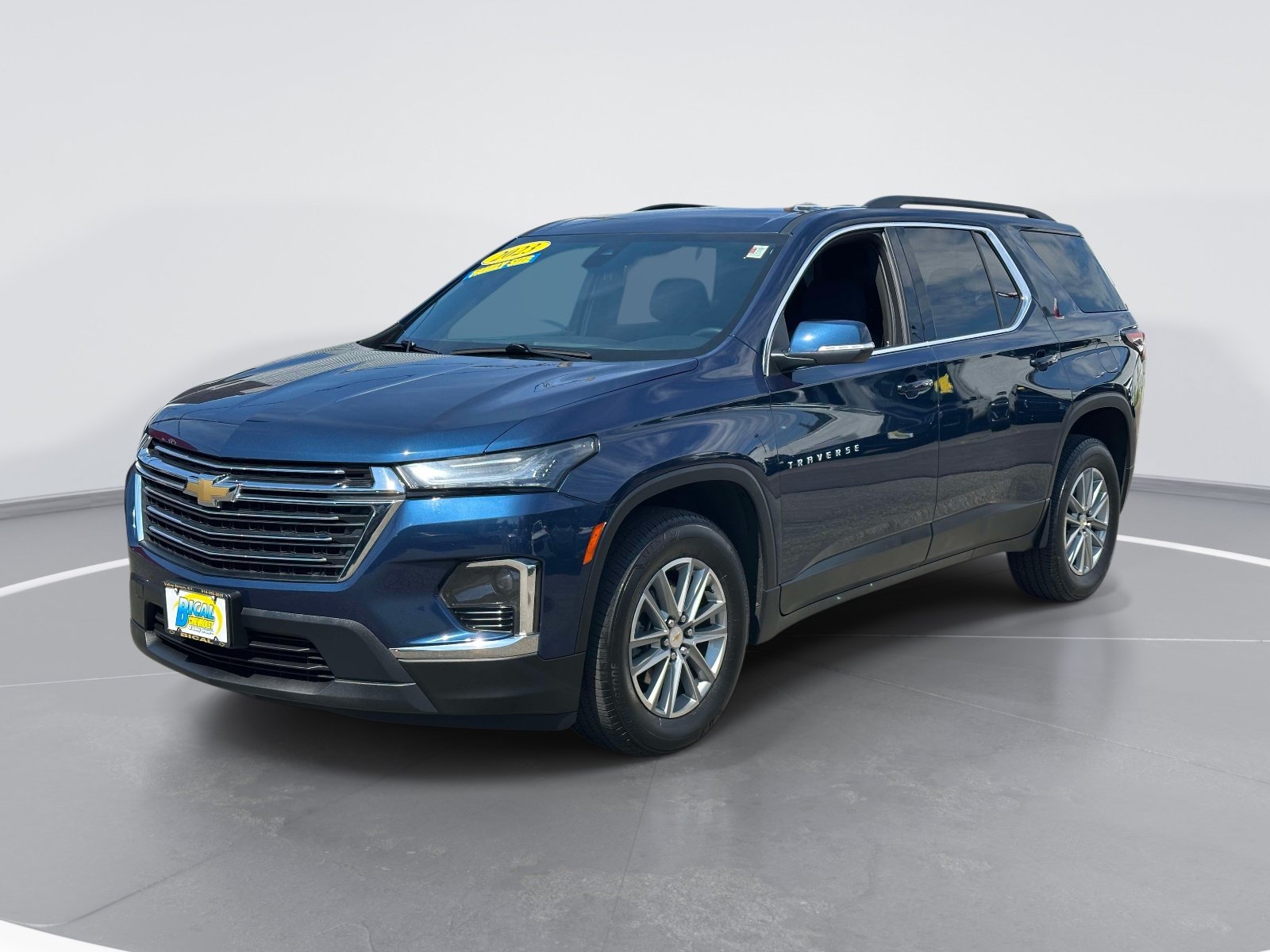 Used 2023 Chevrolet Traverse LT FWD image 3
