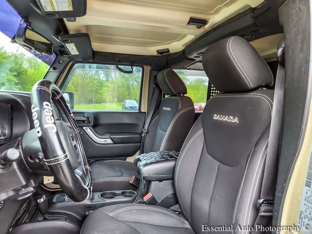 Used 2017 Jeep Wrangler Unlimited Sahara w/ Connectivity Group AWD/4WD image 8